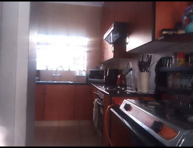 2 BEDROOM TOWNHOUSE FOR SALE IN VANDERBIJLPARK SE 2